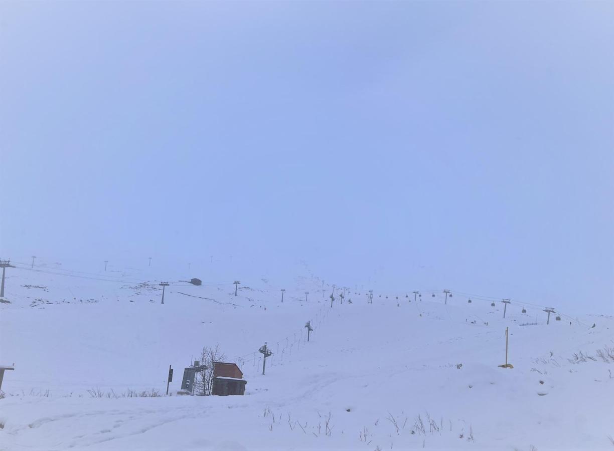 Winter Flat - Orange Гудаурі
